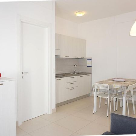 Апартаменти Relax By The Garden - Flat For Up To 6 Guests Порто-Санта-Маргерита-ді-Каорле Екстер'єр фото