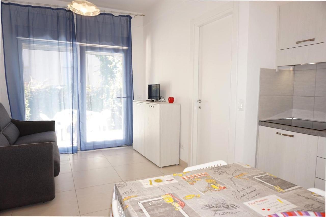 Апартаменти Relax By The Garden - Flat For Up To 6 Guests Порто-Санта-Маргерита-ді-Каорле Екстер'єр фото